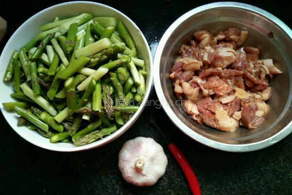 芦笋炒肉片的做法图解1