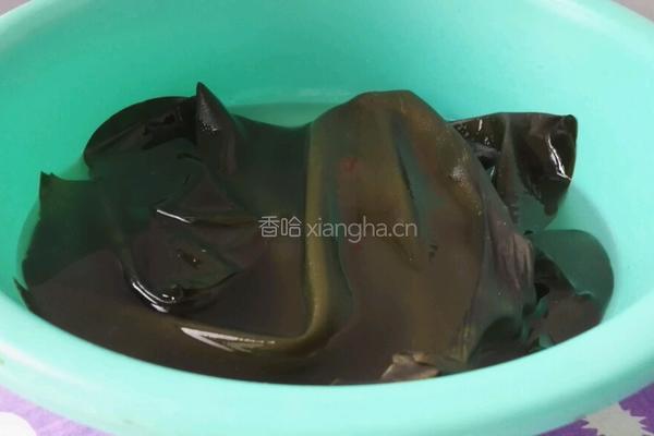 黑豆花生海带水瓜鸡汤的做法图解2