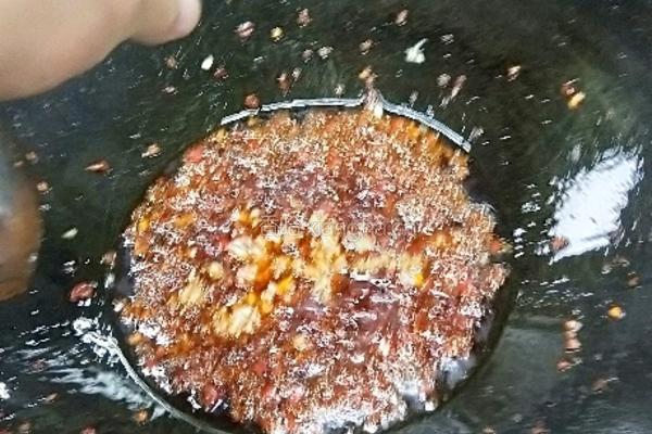 豆瓣鲫鱼的做法图解7