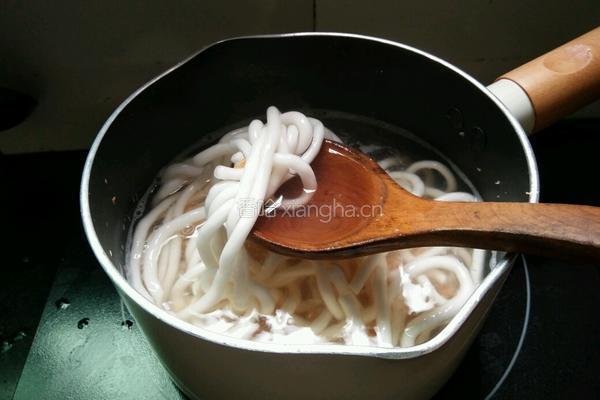 虾仁酸菜QQ面的做法图解4