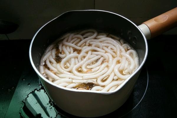 虾仁酸菜QQ面的做法图解7