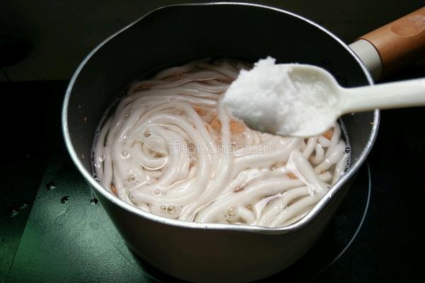 虾仁酸菜QQ面的做法图解6