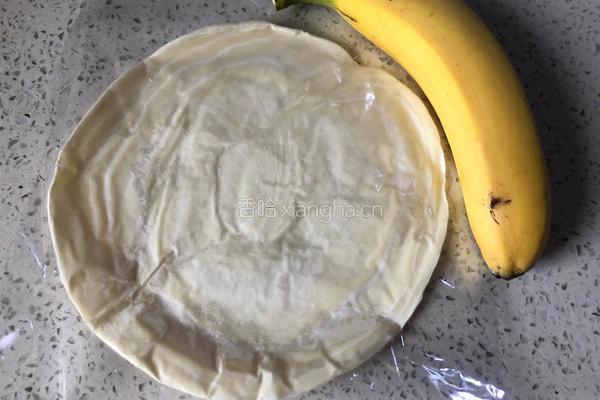 香蕉一口酥的做法图解1