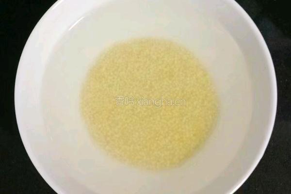 牛油果小米糕 (宝宝辅食）的做法图解1
