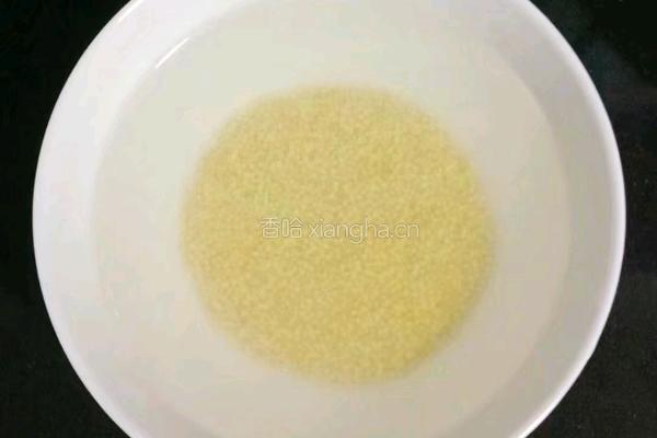 酸甜小米饼 (宝宝辅食）的做法图解1