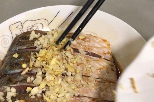 剁椒蒸鲩鱼腩的做法图解2