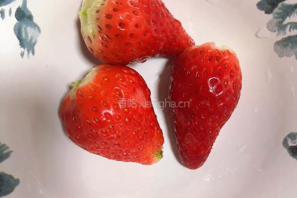  草莓玫瑰花蜜银耳羹的做法图解12