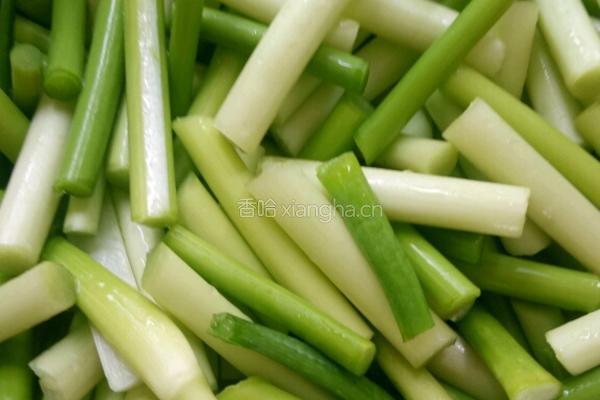 蒜苔青椒炒肉的做法图解2