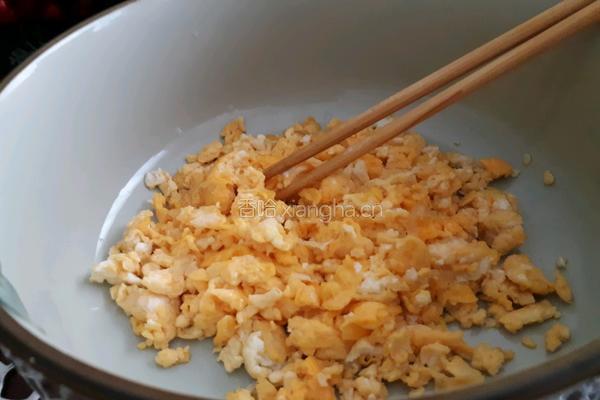 韭菜鸡蛋饺子的做法图解1
