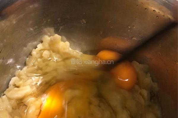 香蕉鸡蛋饼的做法图解3