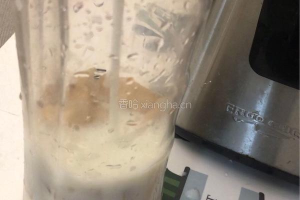 油桃奶昔的做法图解3