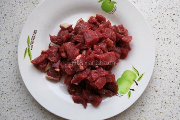 火龙果燕麦牛肉粒的做法图解2