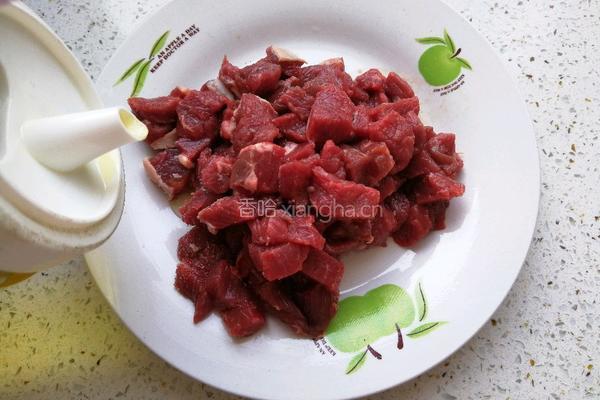 火龙果燕麦牛肉粒的做法图解5