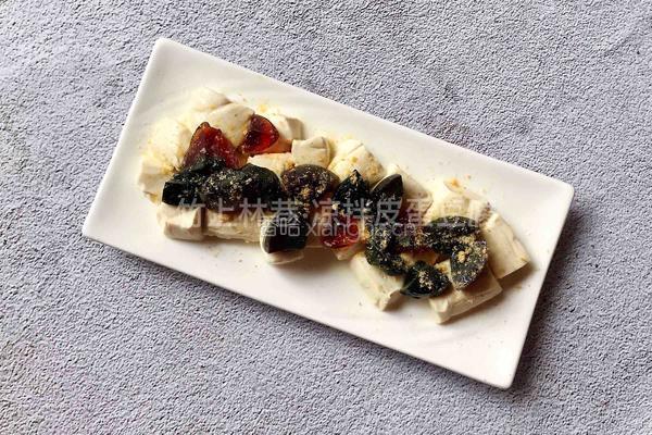 凉拌皮蛋豆腐的做法图解4