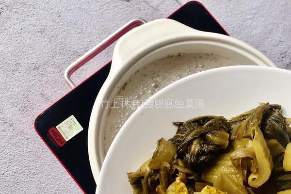 猪粉肠酸菜汤的做法图解6