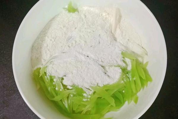 莴笋苹果软饼 (宝宝辅食）的做法图解5