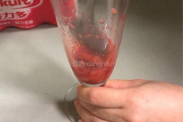 草莓雪碧益力多的做法图解3