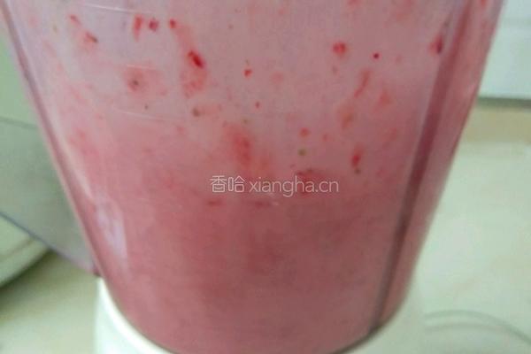 果粒草莓奶昔的做法图解5