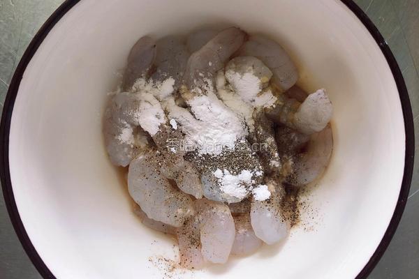 鲜果油条虾的做法图解2
