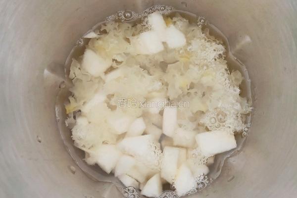 雪梨银耳露的做法图解5