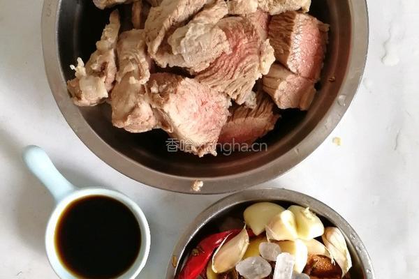 萝卜炖牛腩的做法图解1