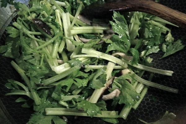 西芹炒香菇的做法图解6