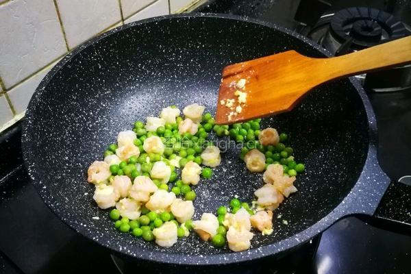 芒果青豆炒虾仁的做法图解8