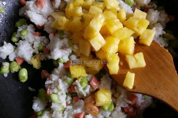 菠萝虾仁炒饭的做法图解12