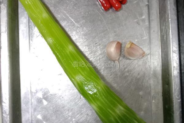 清炒莴苣的做法图解1