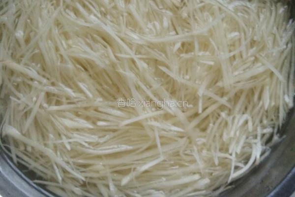 酸辣土豆丝的做法图解1