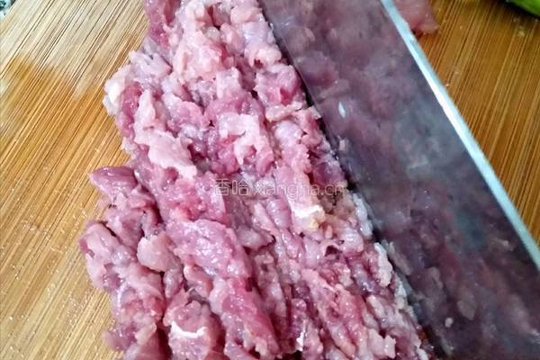 豌豆炒肉沫的做法图解1