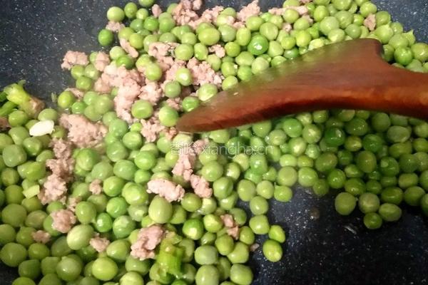 豌豆炒肉沫的做法图解6