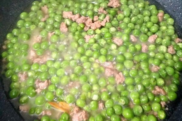 豌豆炒肉沫的做法图解7