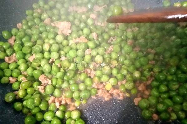 豌豆炒肉沫的做法图解8