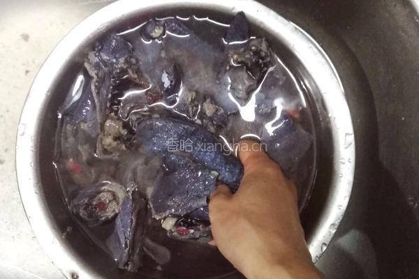 当归乌鸡汤的做法图解2