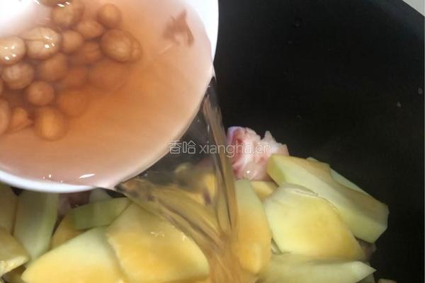 木瓜花生猪蹄汤的做法图解2