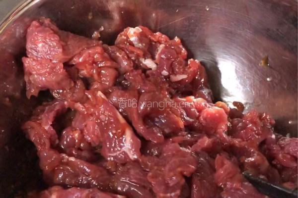 芒果炒牛肉的做法图解1