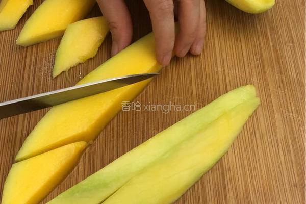 芒果炒牛肉的做法图解2