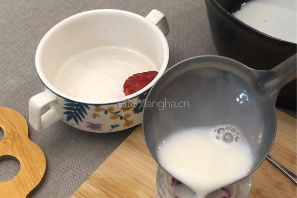 草莓奶冻的做法图解5