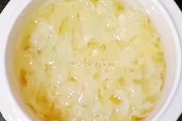 银耳枇杷羹 (宝宝辅食）的做法图解1