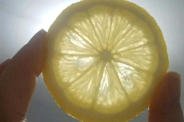 冰糖炖柠檬的做法图解3