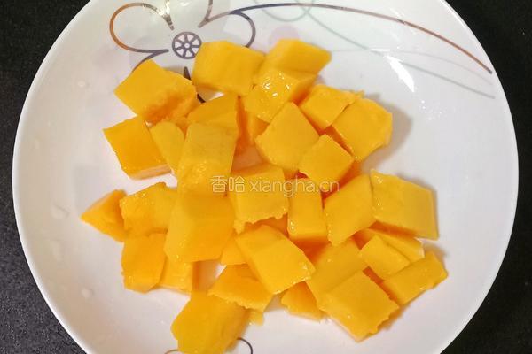 牛奶蜜豆芒果西米露的做法图解2