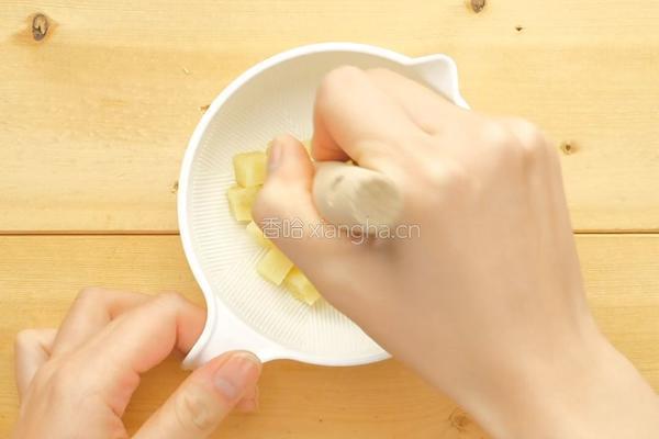 9-11个月辅食：苹果红薯沙拉的做法图解5