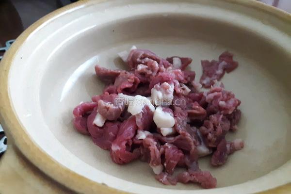 油淋葱香牛肉的做法图解2
