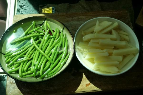 土豆豆角一锅烩的做法图解3