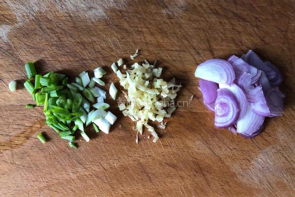 芝士菠萝炒饭的做法图解1
