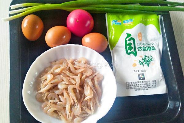 小河虾鸡蛋饼的做法图解1