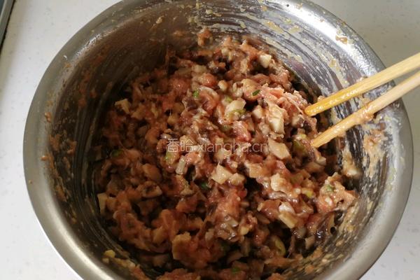 香菇肉馅大馄饨的做法图解1