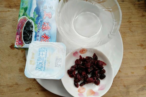 蔓越莓仙草冻的做法图解1