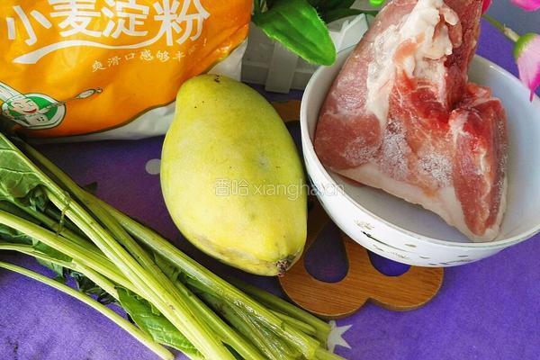 芒果菠菜圆子汤的做法图解1